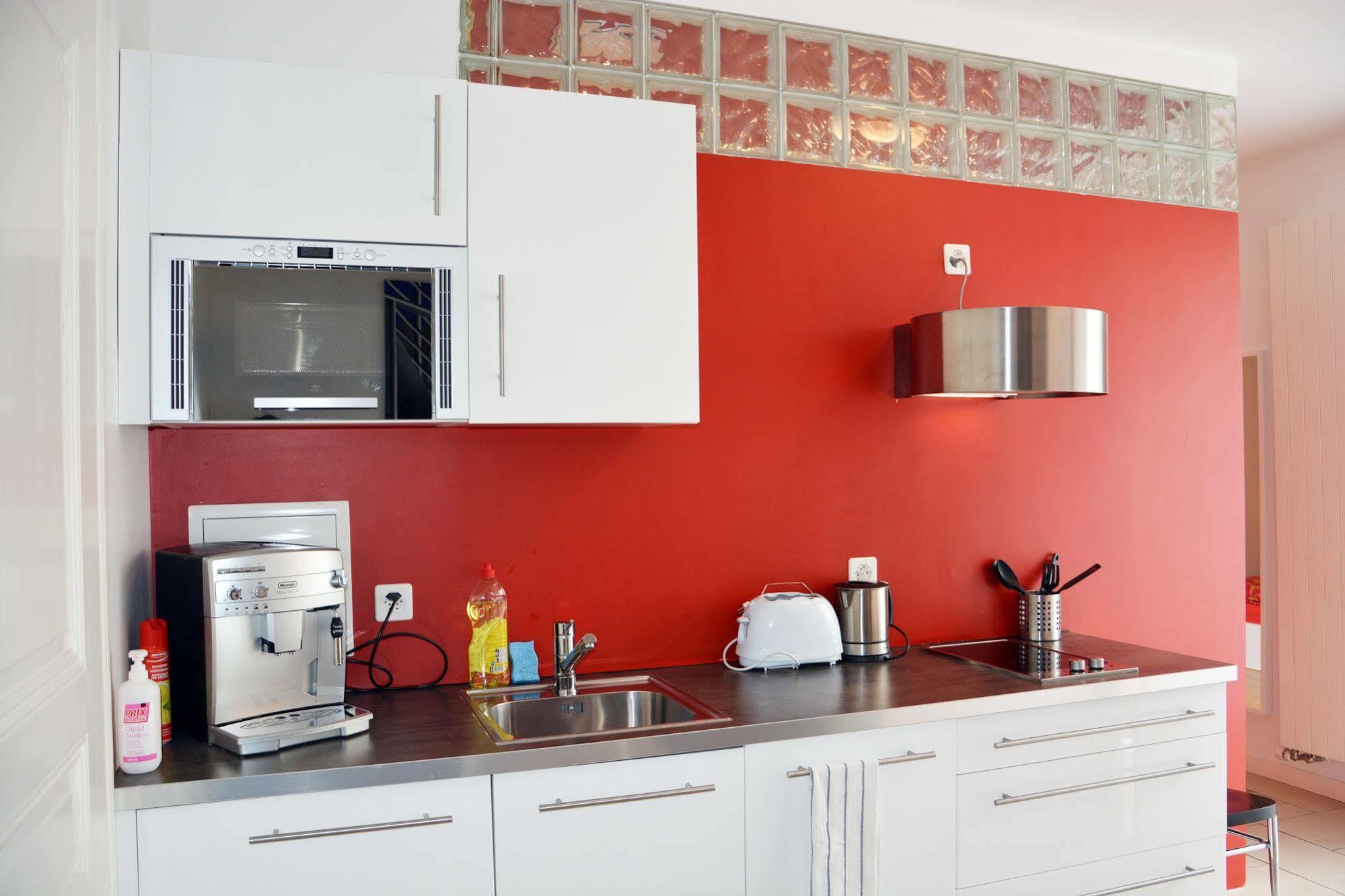 Unique Serviced Living @ Airport Line Apartment
