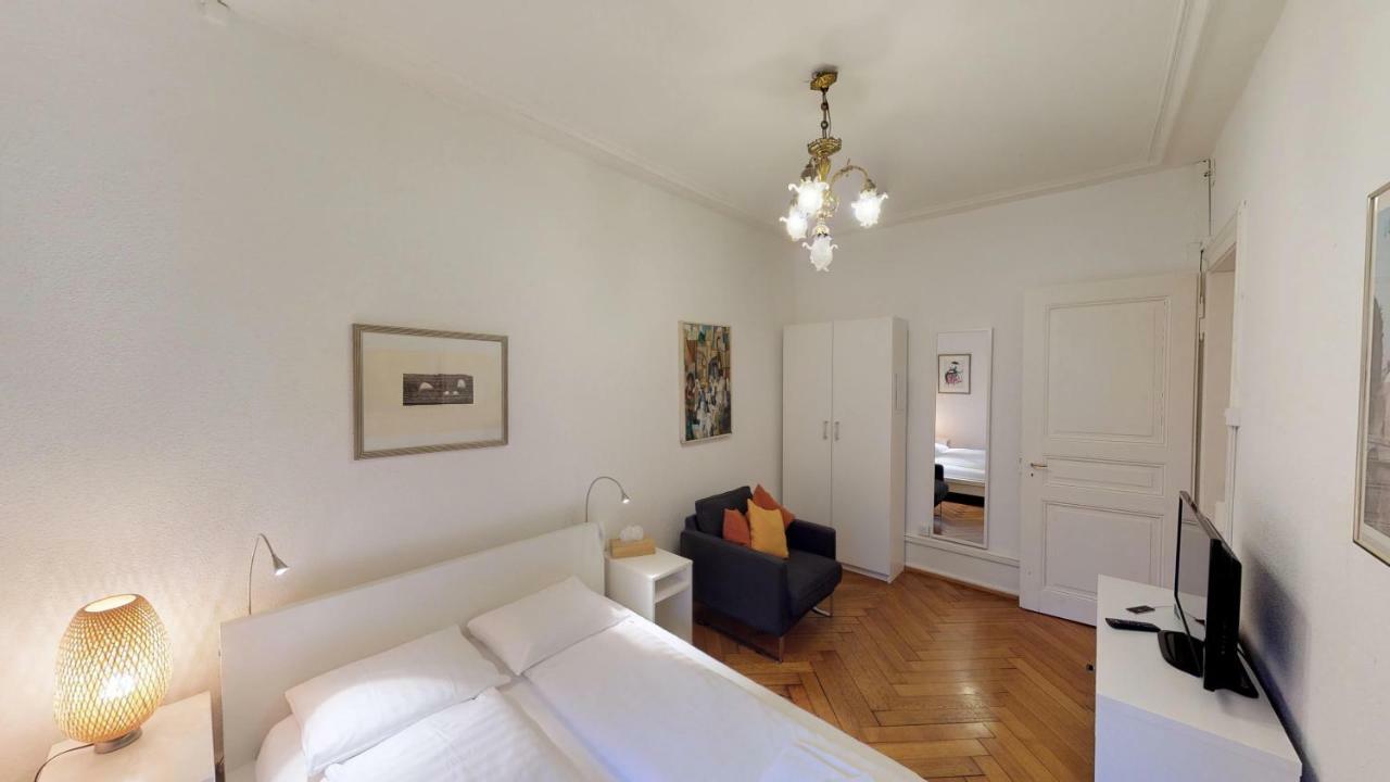 Unique Serviced Living @ Airport Line Apartment Basel