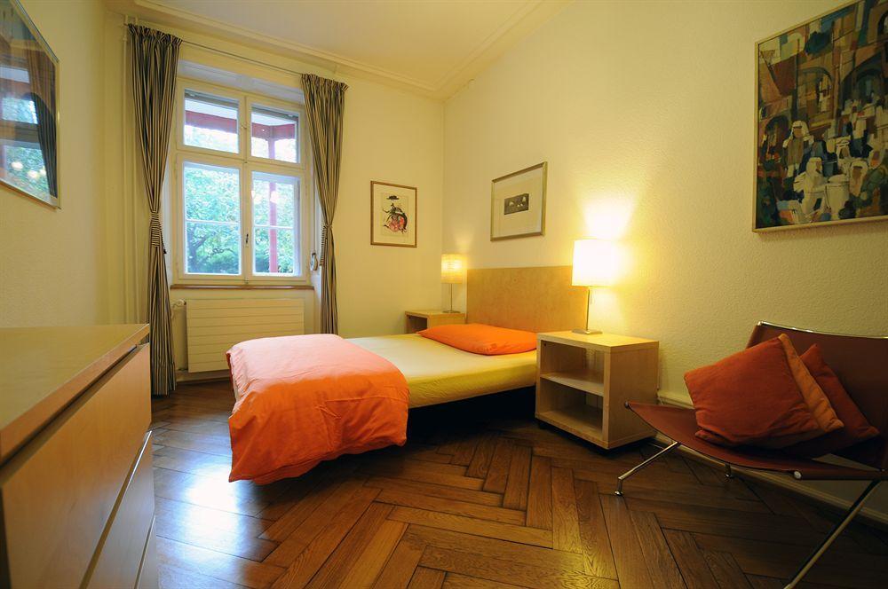 Apartment Unique Serviced Living @ Airport Line *