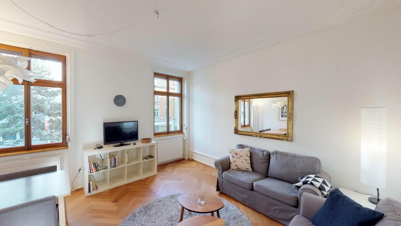 Unique Serviced Living @ Airport Line Apartment Basel