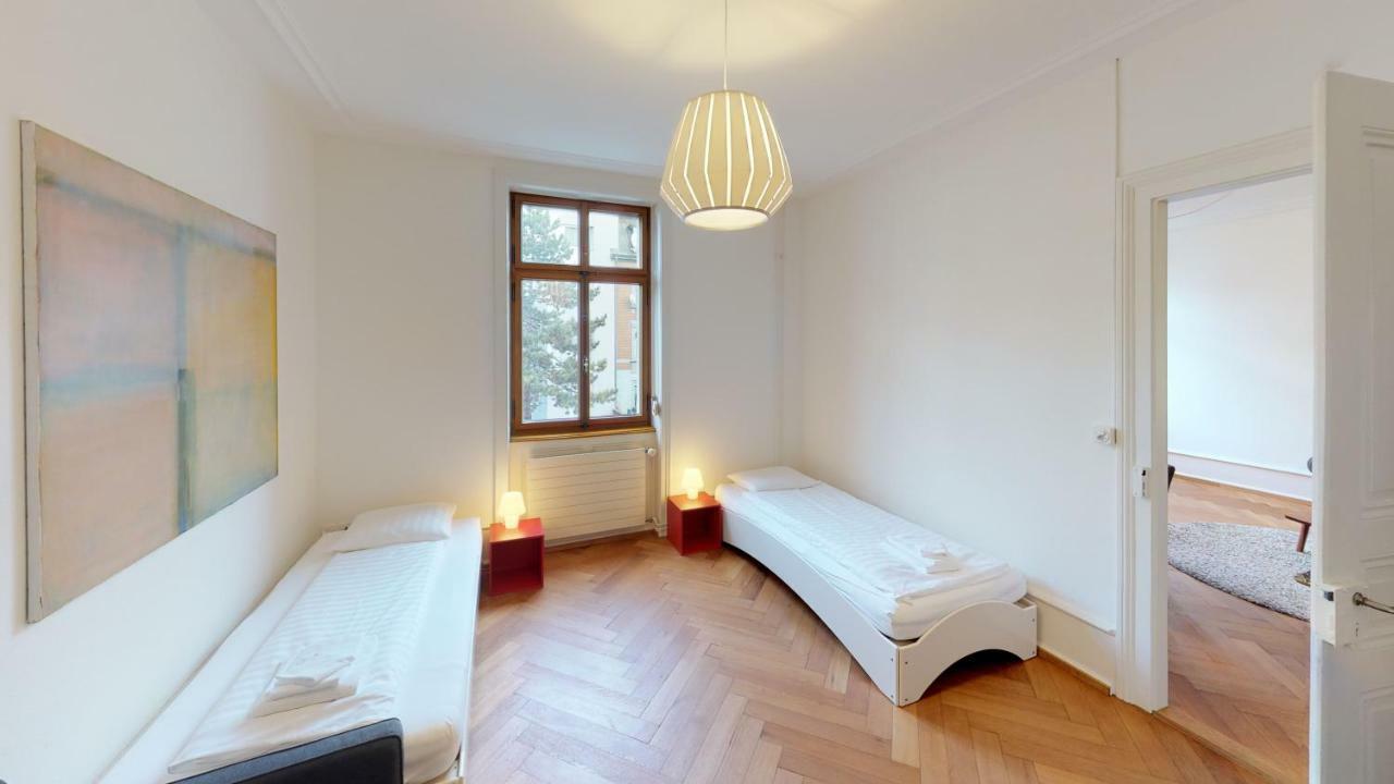 Unique Serviced Living @ Airport Line Apartment Basel